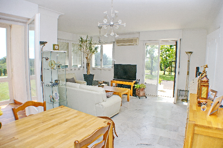 Lounge towards the patio